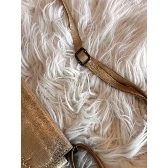Velez Women's Gold‎ Metallic Leather Crossbody Bag Everyday Minimalist Timeless - Picture 4 of 10